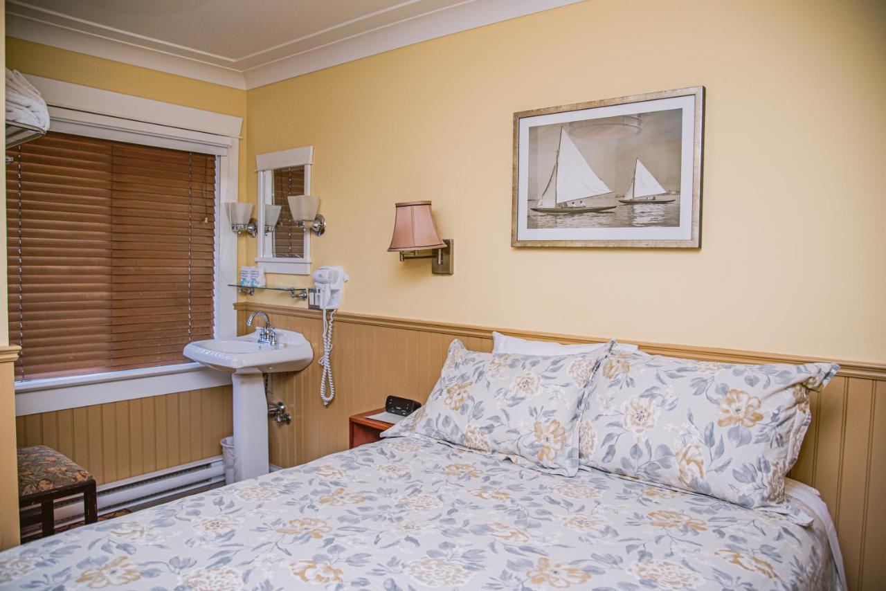 Salt Spring Inn Ganges Extérieur photo