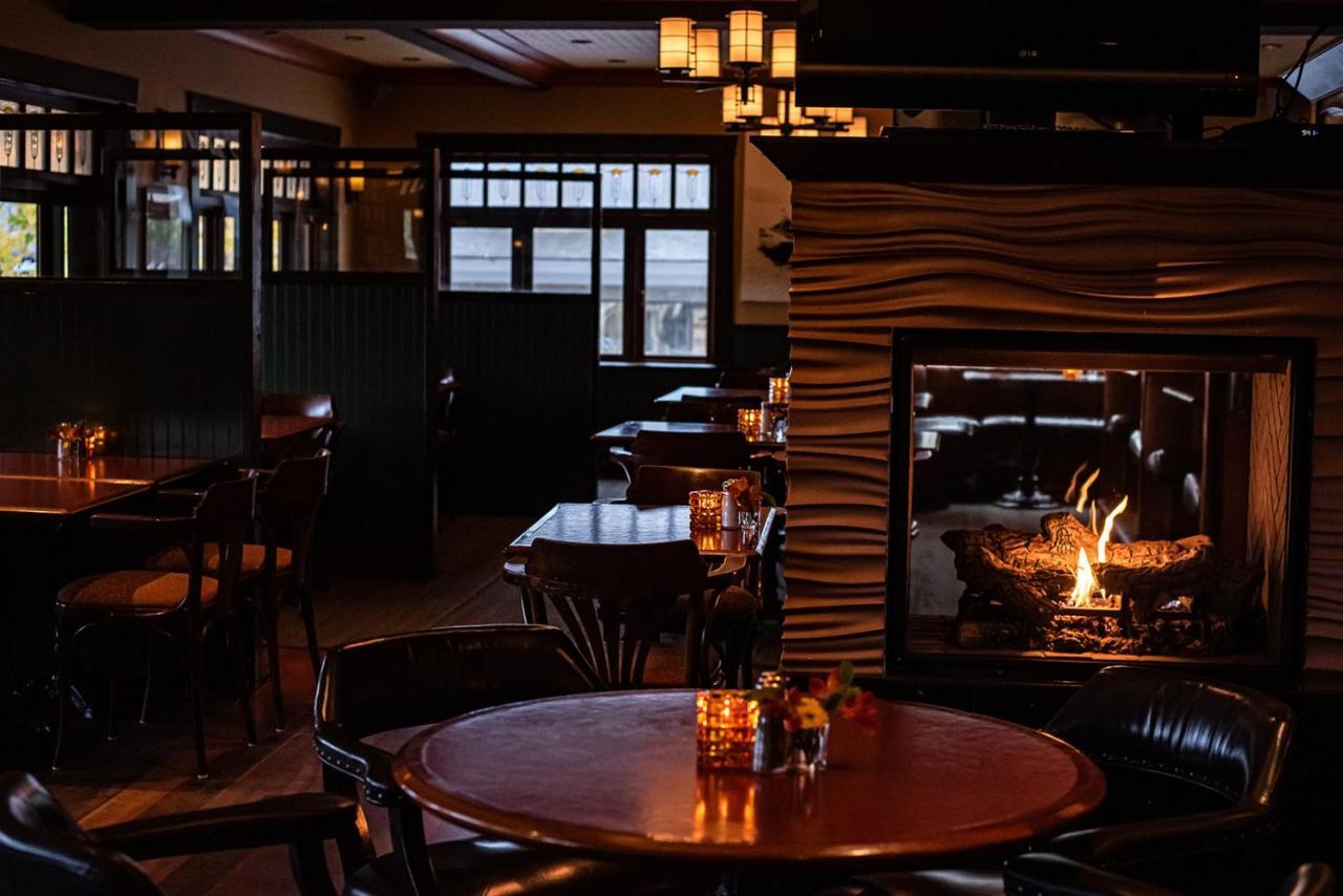Salt Spring Inn Ganges Extérieur photo