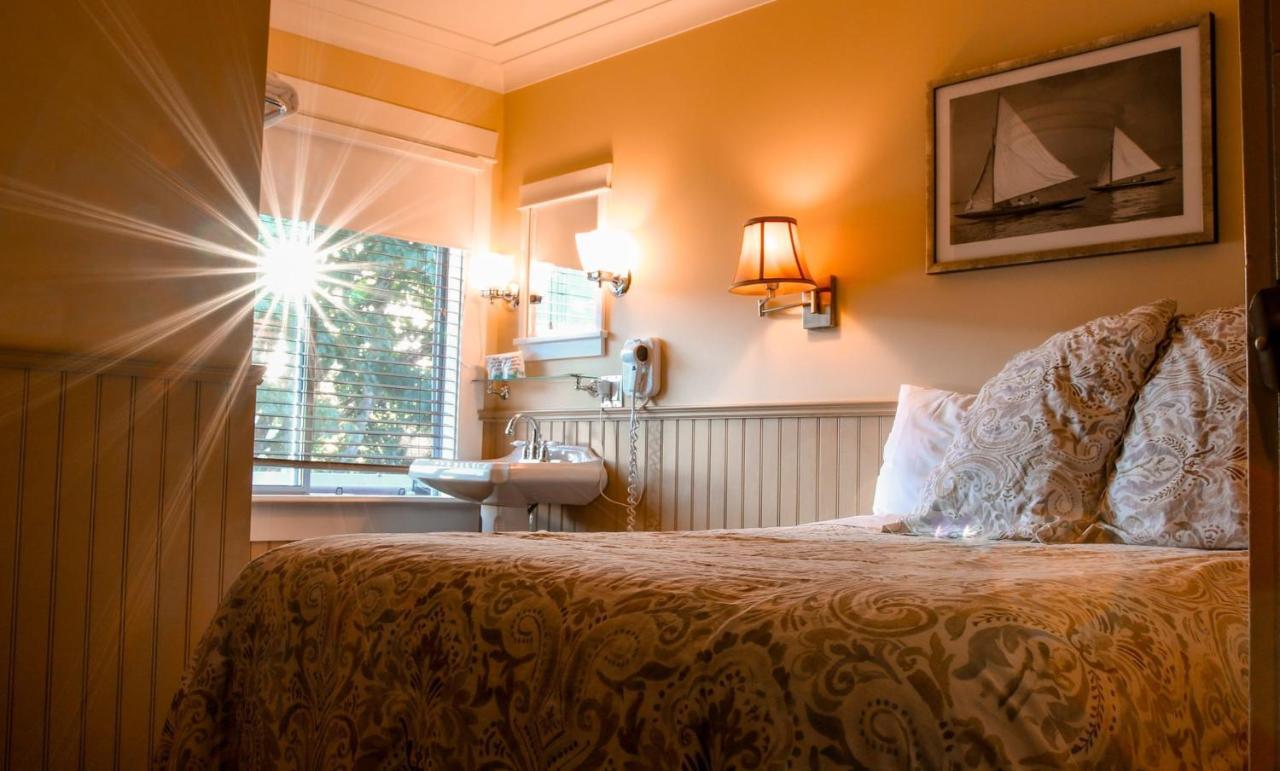 Salt Spring Inn Ganges Extérieur photo